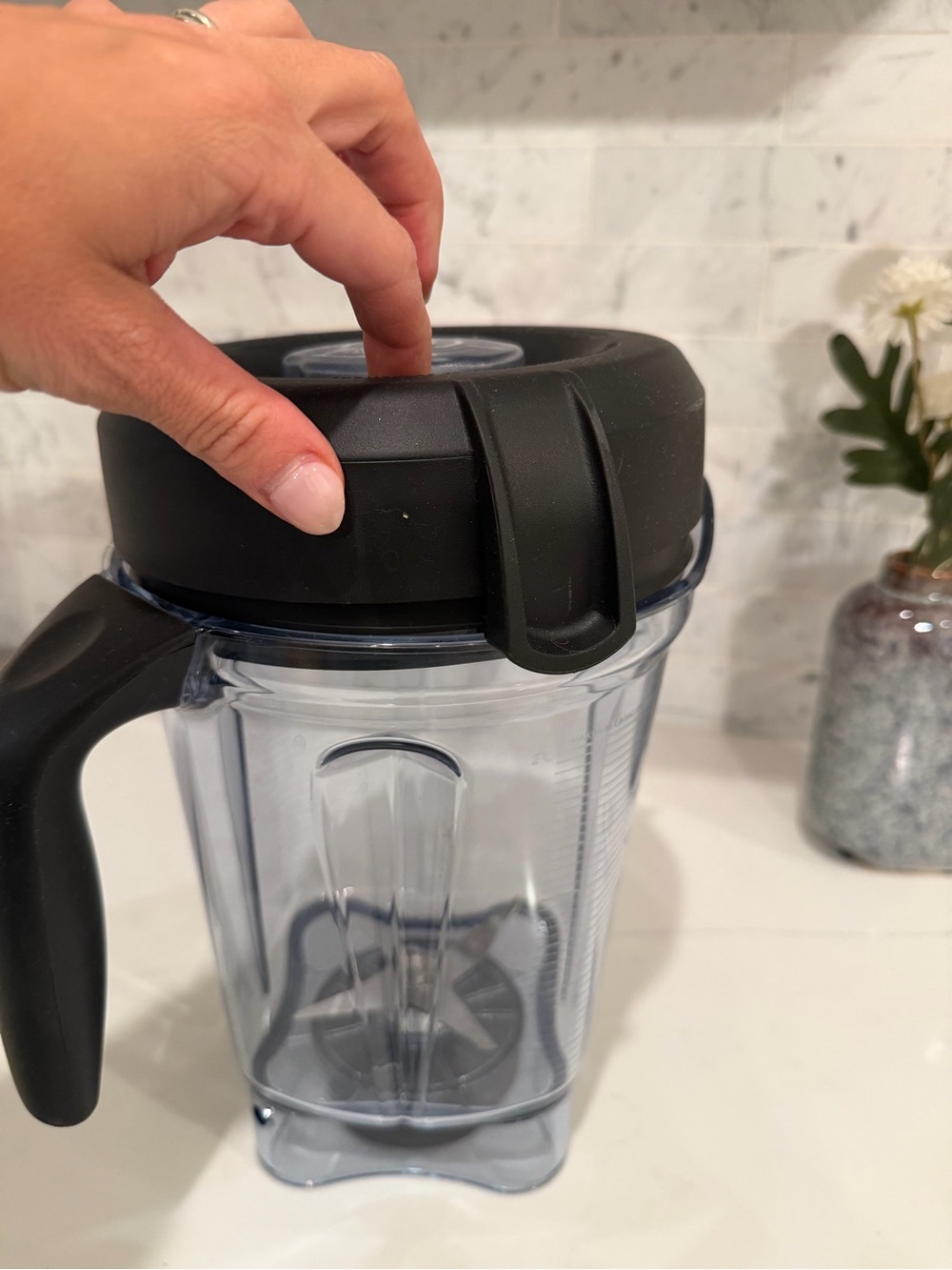 Clear Blender Pitcher with Black Lid and Handle - Home Kitchen